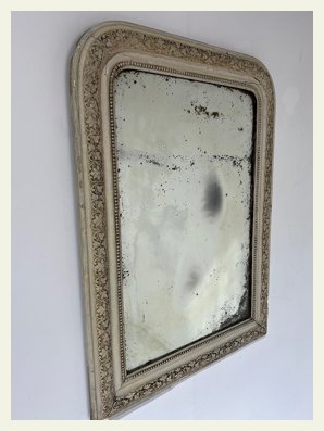White Mirror 1