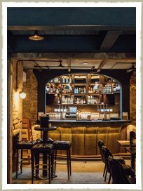 The+bar+at+The+Akeman+pub+and+restaurant+in+Tring,+Hertfordshire