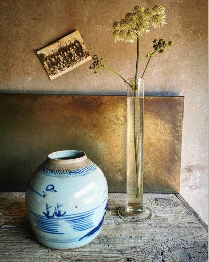 yellow brass aged kitchen splashback