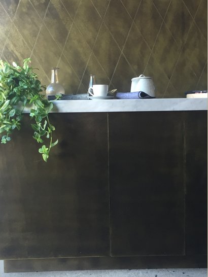 brass kitchen door splash