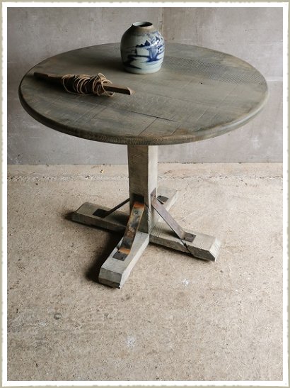 oak top and pedestal round cafe table