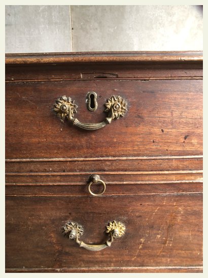 Georgian chest drawers brush board