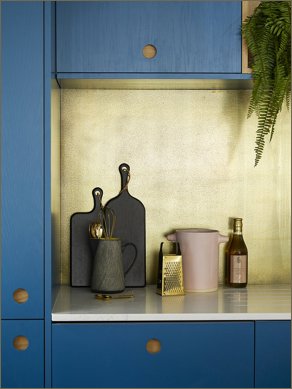 sophie naked kitchen brass splashback